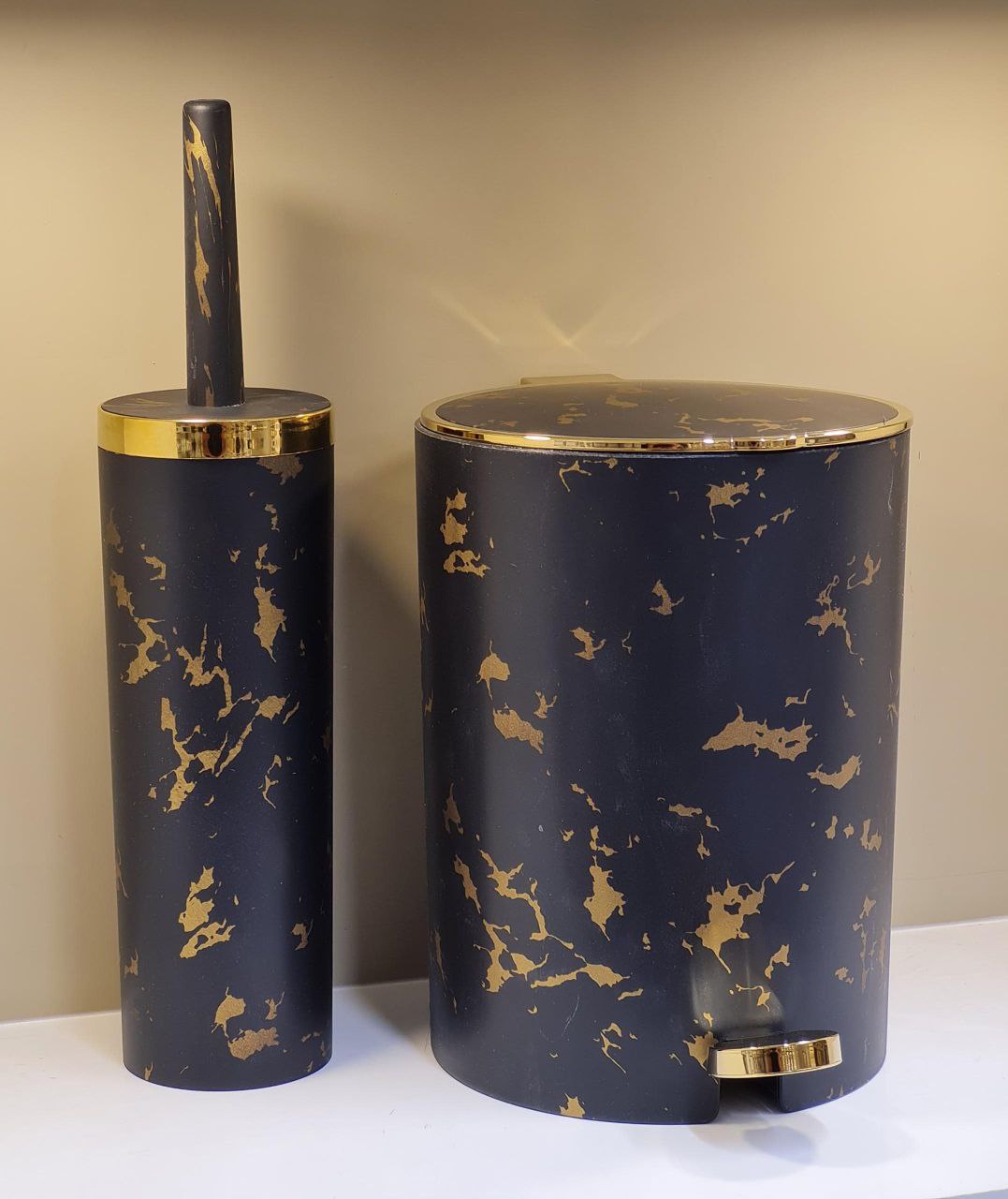 تصویر  سطل و فرچه دستشویی کنتراست مدل 4900 ماربل مشکی طلا