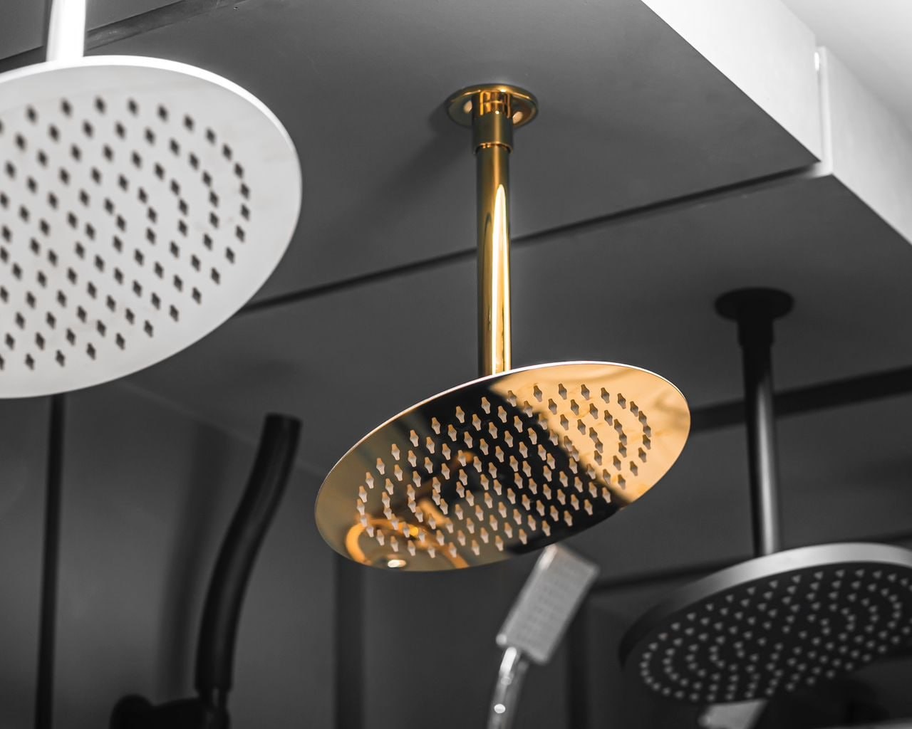 تصویر  شیرآلات حمام توکار pier مدل مدرن طلایی